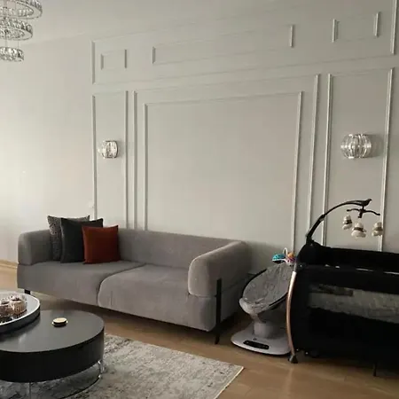 Luxury Apartment *
